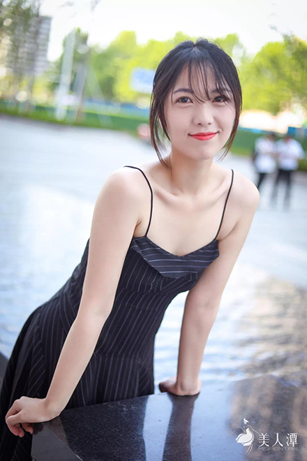 街拍 | 俏皮可愛(ài)！抓拍鄭州街頭高顏值小姐姐！