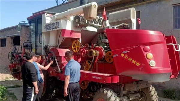 河南麥收新圖景丨發(fā)揮農(nóng)機主力軍作用 衛(wèi)輝市確保小麥