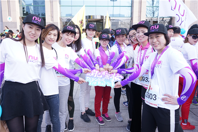 如新跑團(tuán)亮相鄭開馬拉松 拉開2018如新健康中國行序幕