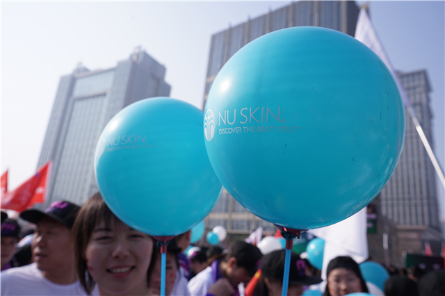 如新跑團(tuán)亮相鄭開馬拉松 拉開2018如新健康中國行序幕